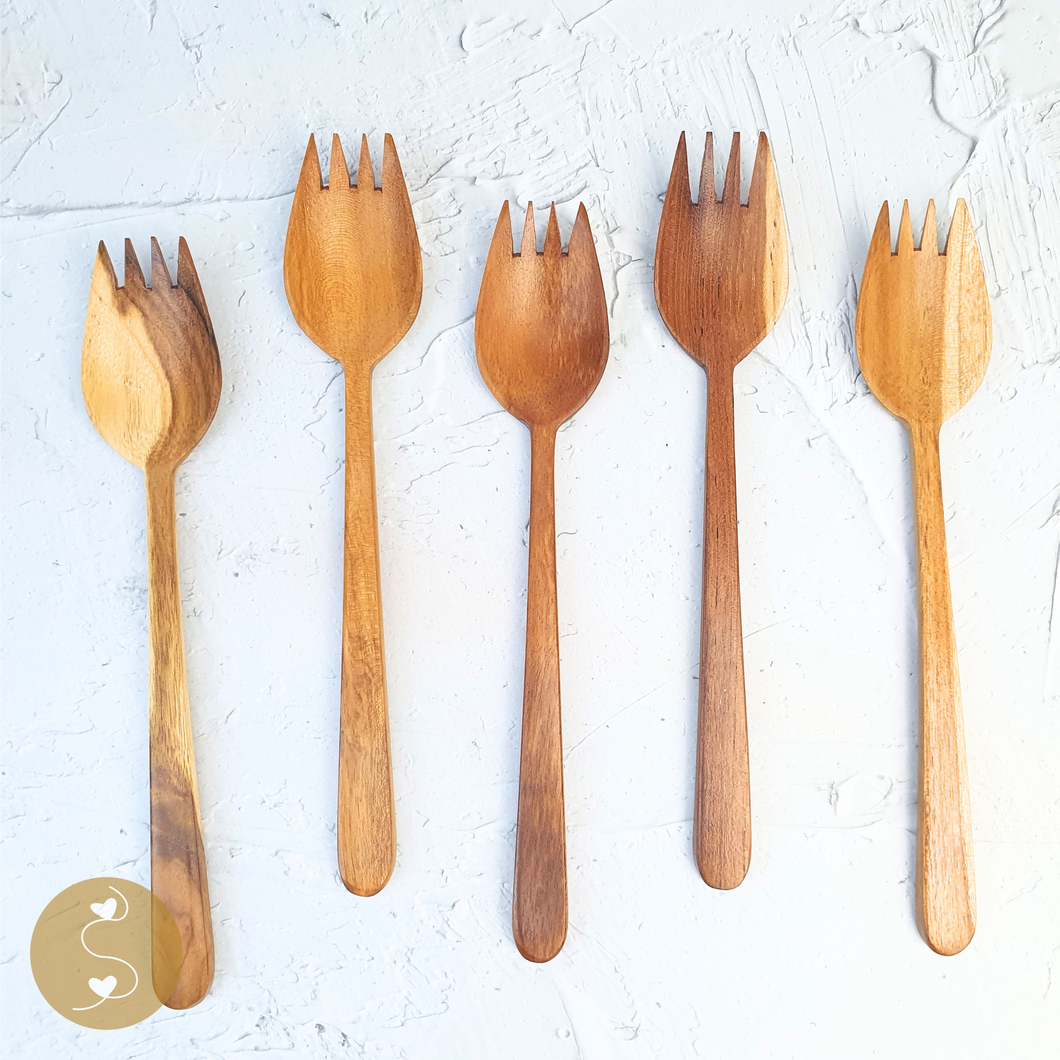 Joyhouseofseratku_Discover Sporkle, a multiuse 2-in-1 camping spoon fork combo. This 5-piece set of reusable travel and camping utensils is perfect for outdoor backpacking, hiking, picnics, and more. Boost your culinary experience with our special collection of wooden forks and spoons in one, perfect for cooking enthusiasts.