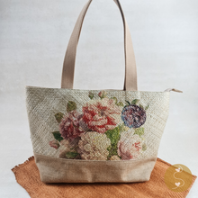 Load image into Gallery viewer, Joyhouseofseratku_Daffodil summer straw bags or straw bags for summer is a hand made bag. Perfect for summer beach bag made of jute tote bag. Get your best summer bags
